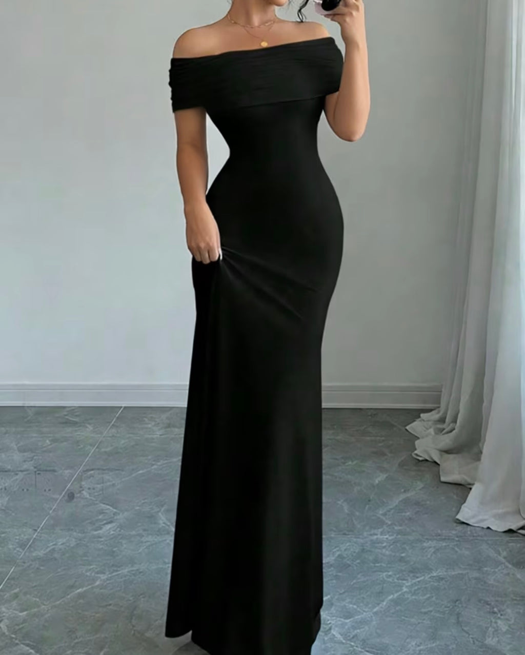 Robe Noir Élégance