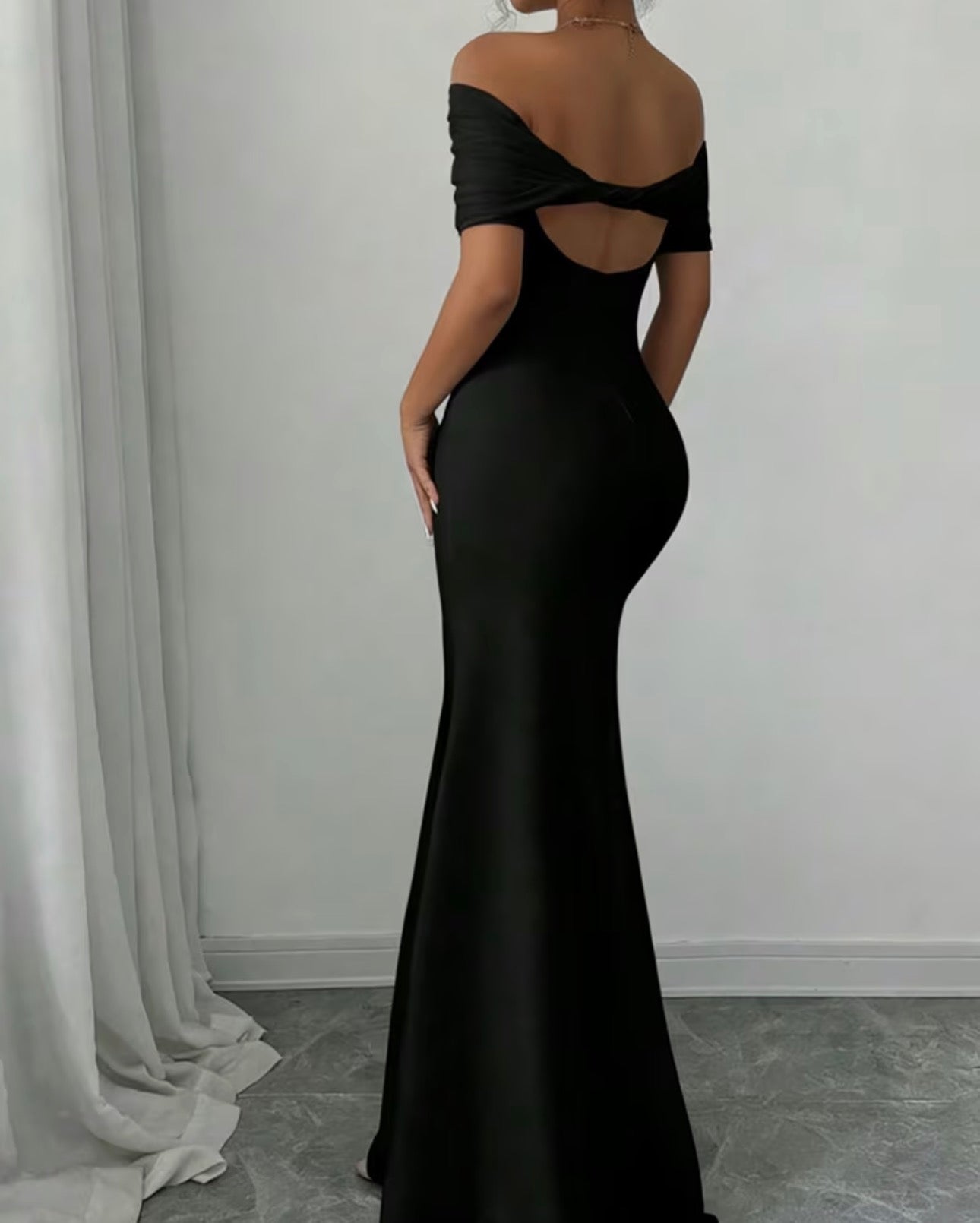Robe Noir Élégance