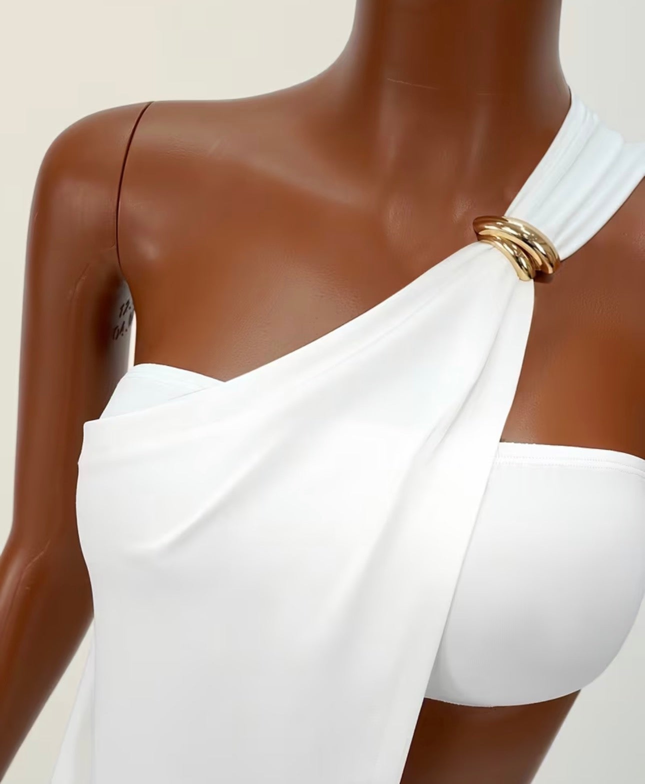 Ensemble One Shoulder Glam