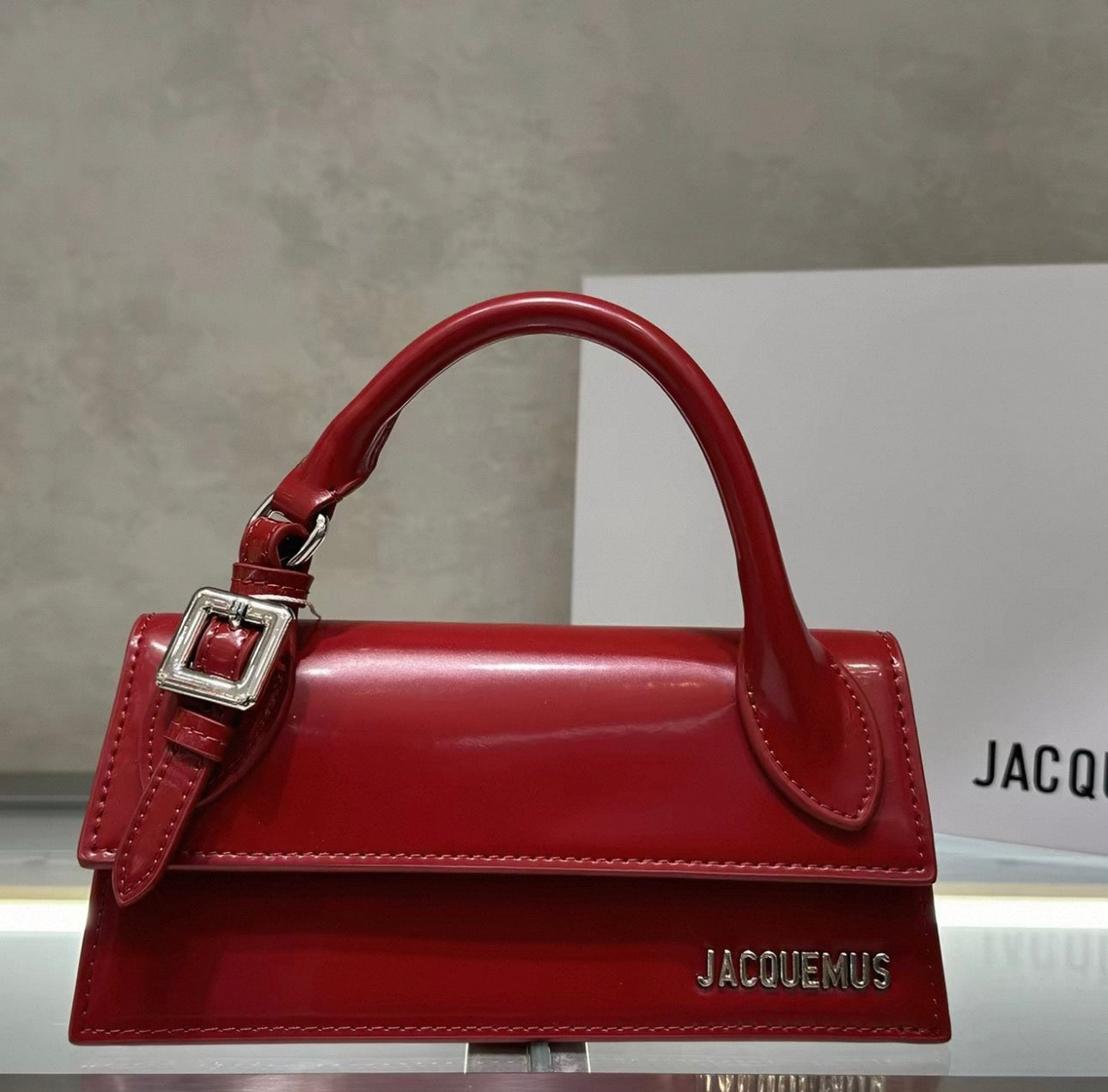 Sac Doré Jacquemus Élégance 2024
