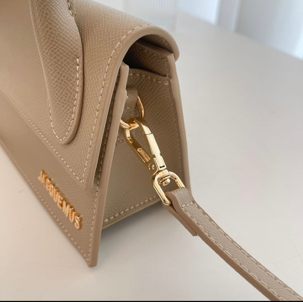Sac Doré Jacquemus Élégance 2024