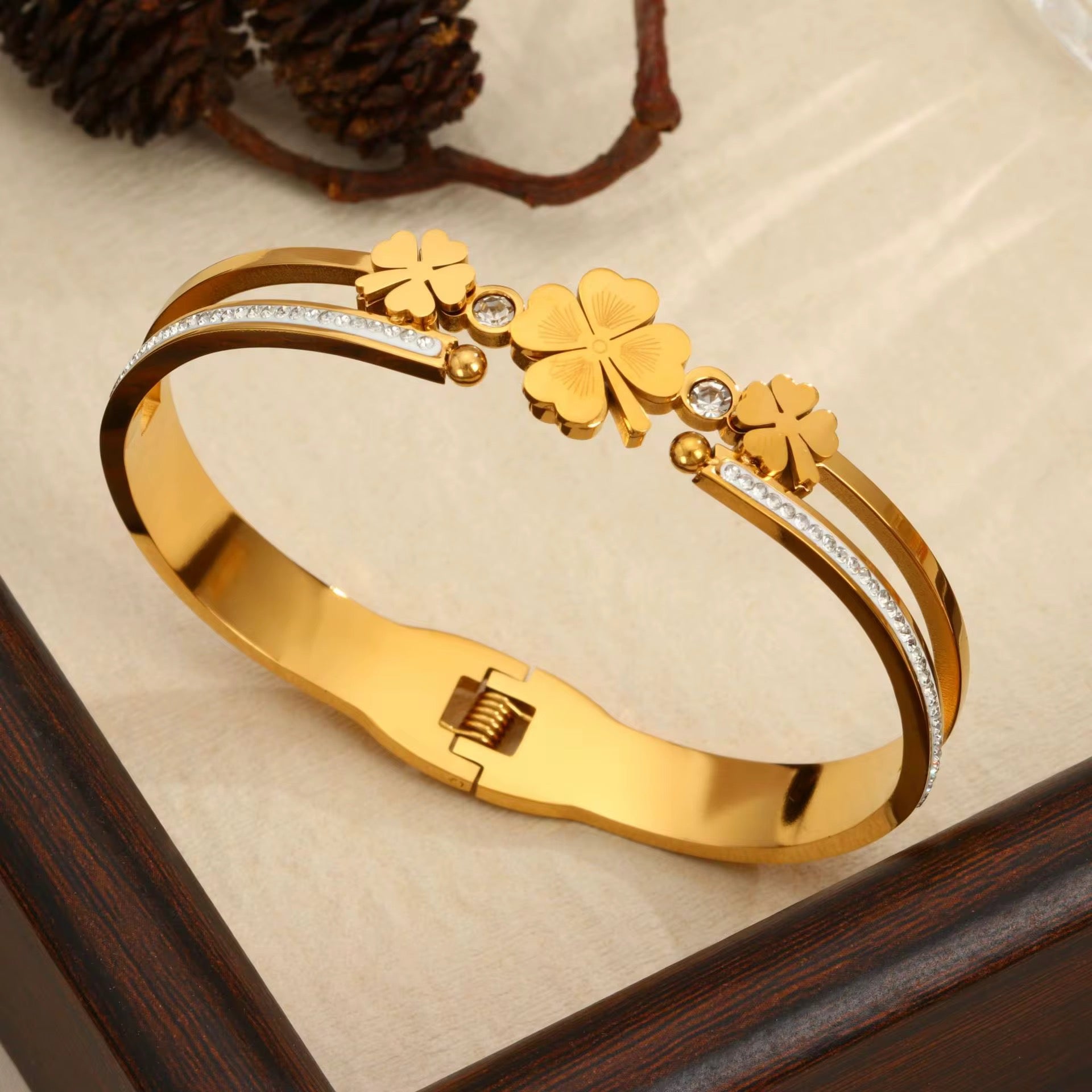 Bracelet Joker Doré – AVÉLORA