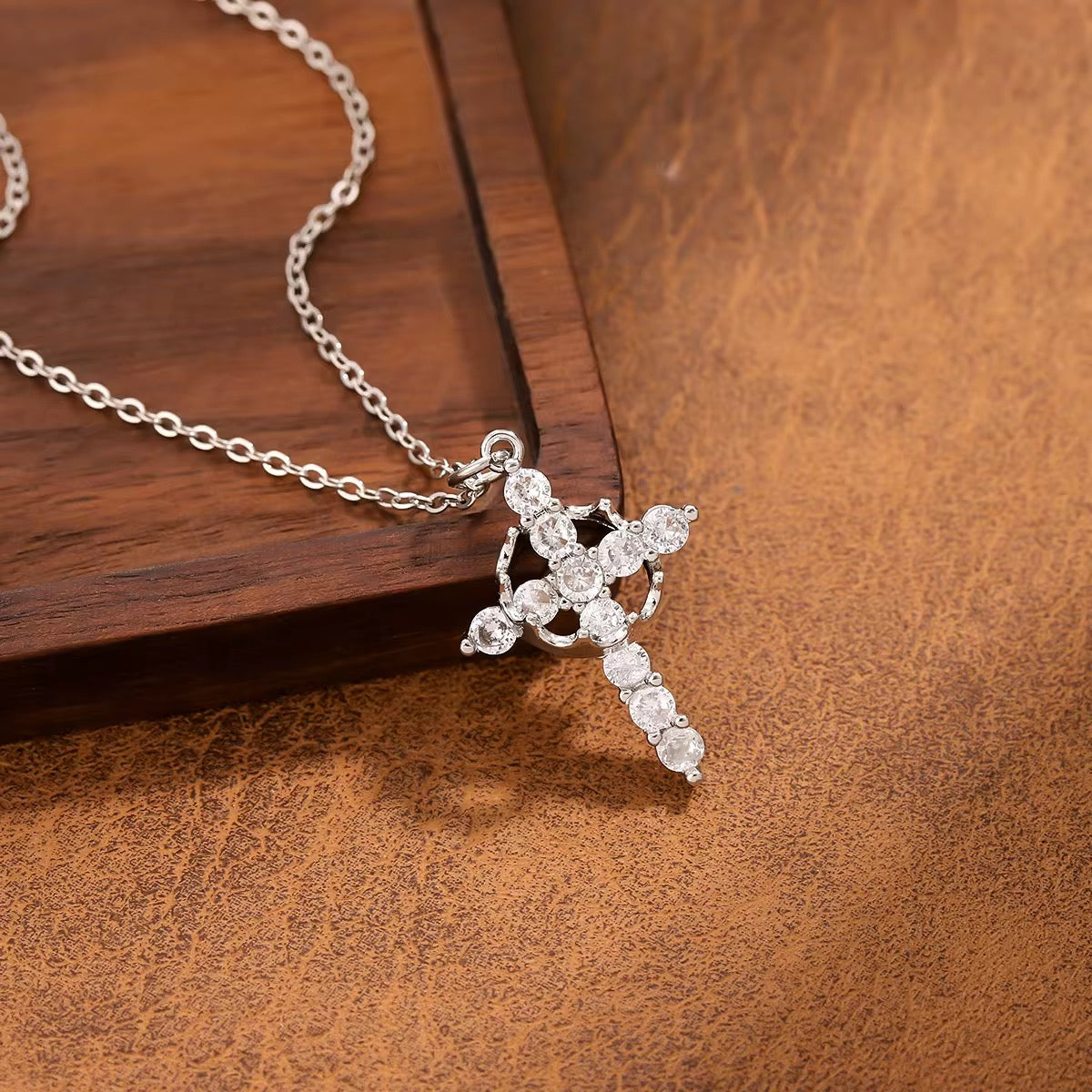 Collier Croix Élancia – AVÉLORA
