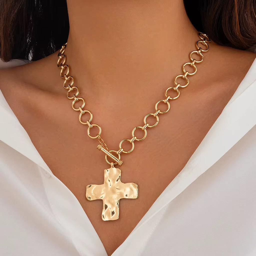 Collier Croix Urban Gold – AVÉLORA