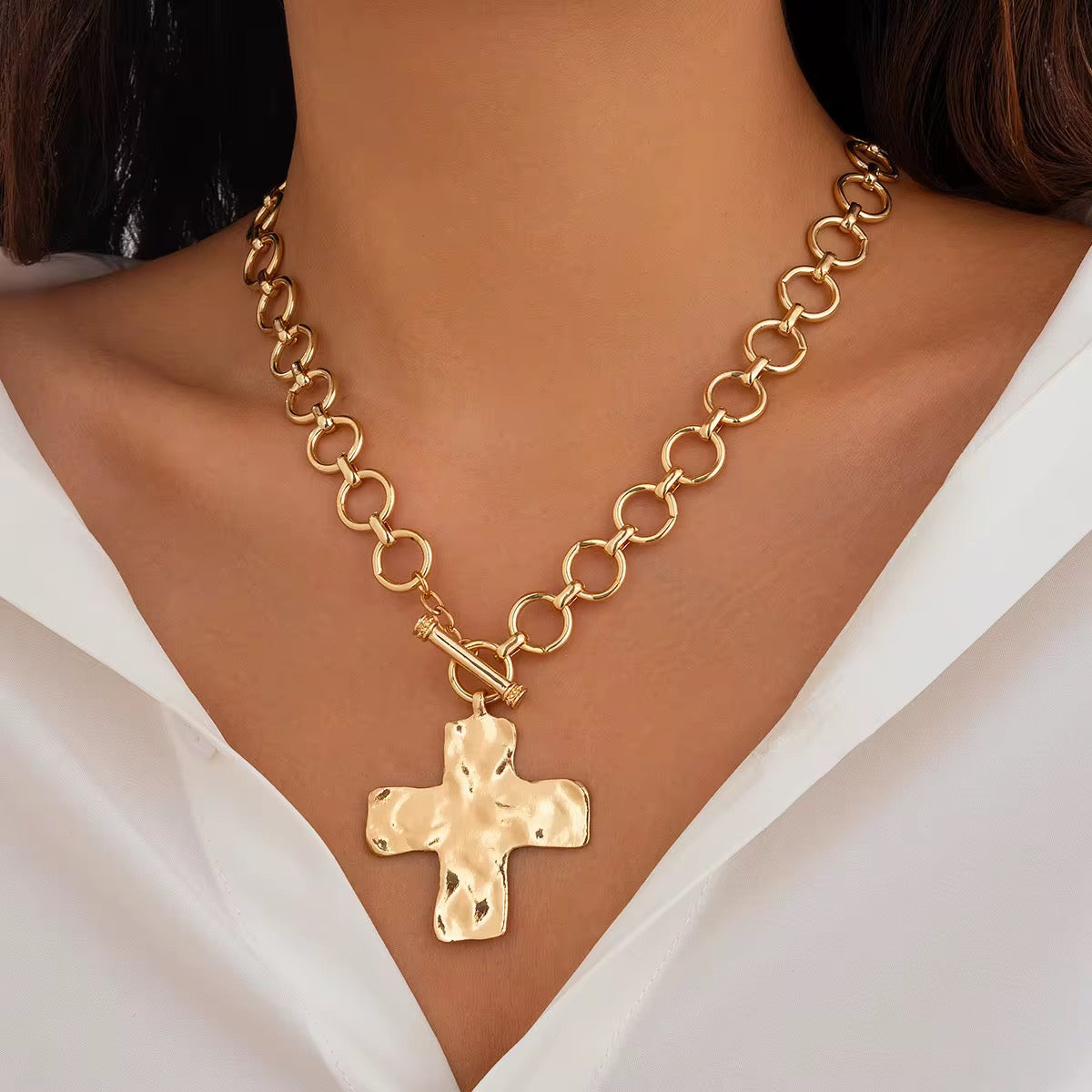 Collier Croix Urban Gold – AVÉLORA