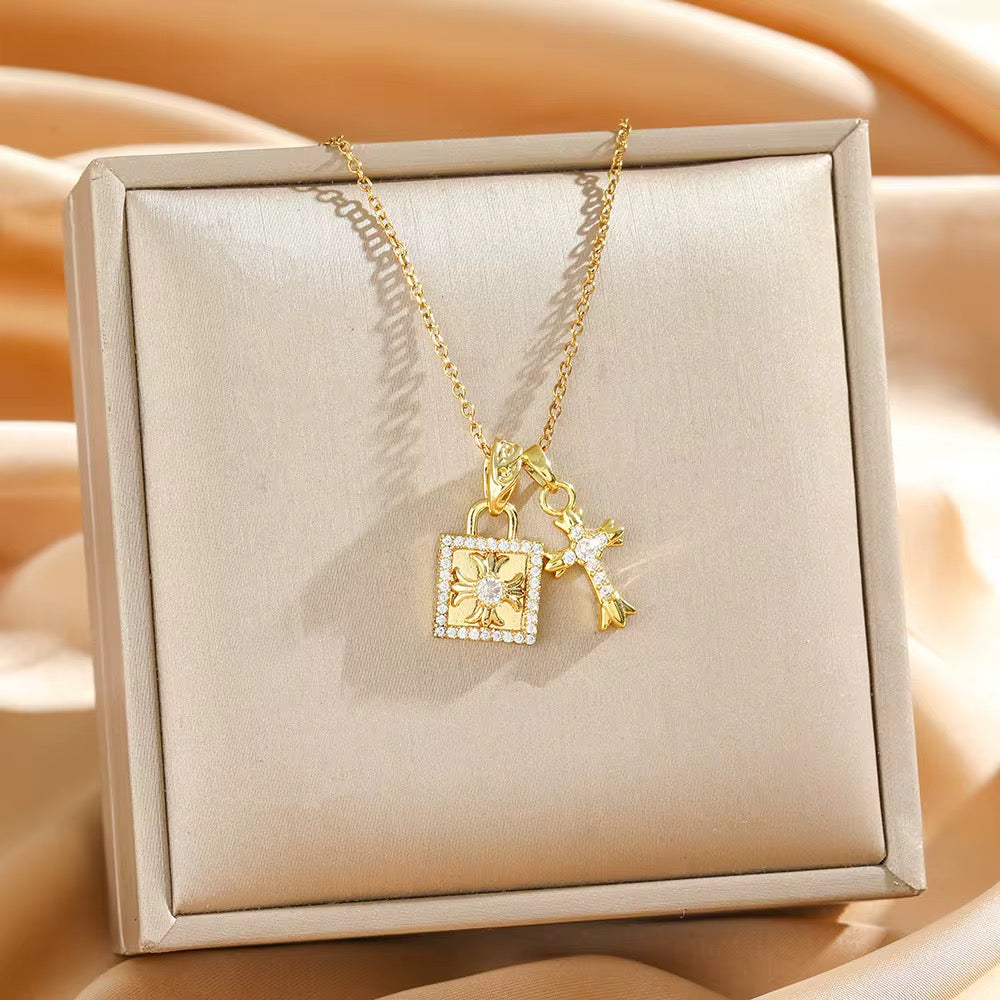 Collier Croix Valéria – AVÉLORA