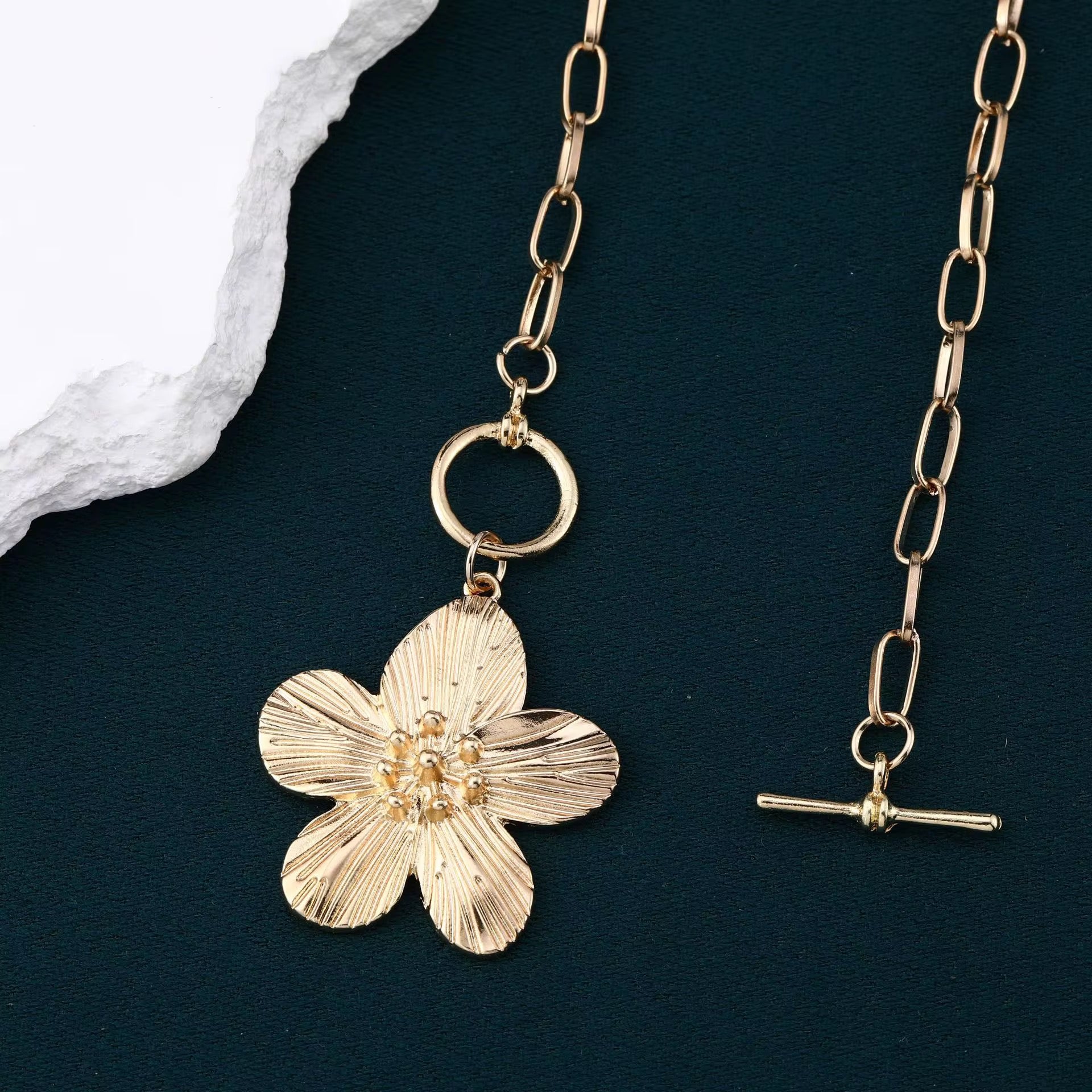Collier Alizée fleur d’Éclat – AVÉLORA