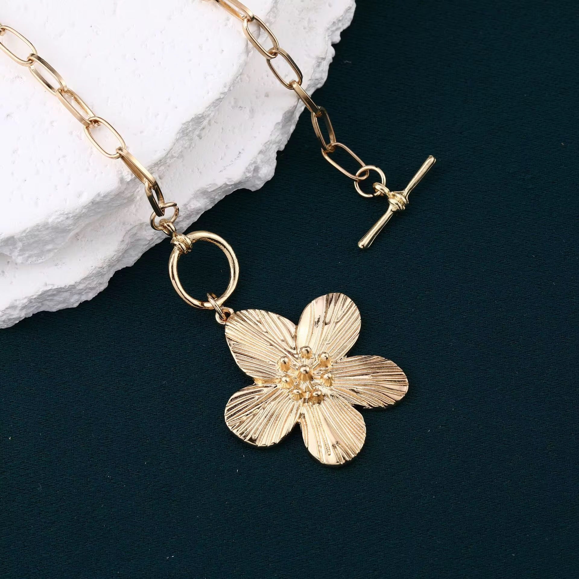 Collier Alizée fleur d’Éclat – AVÉLORA