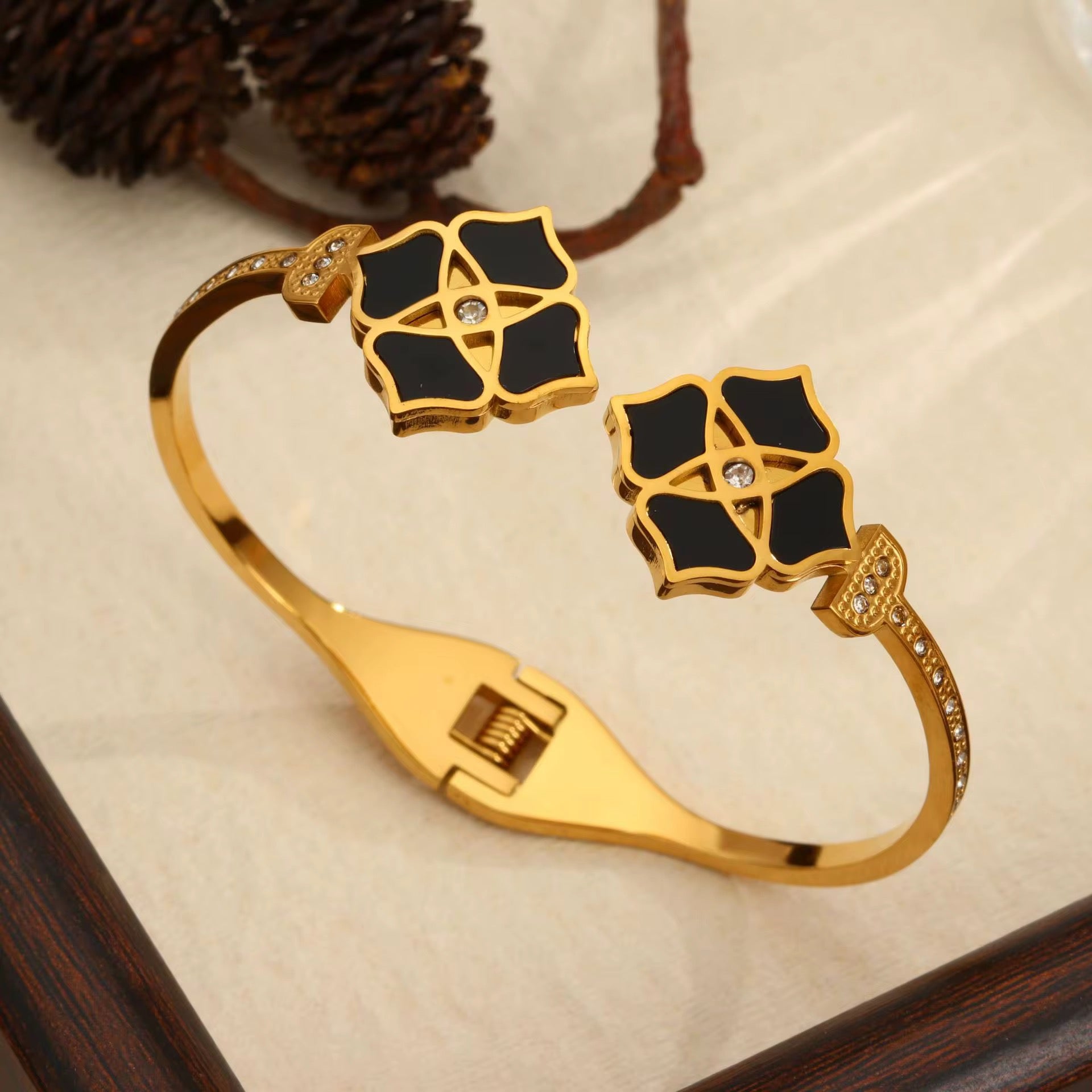 Bracelet Élégance Serena Dorée – AVÉLORA