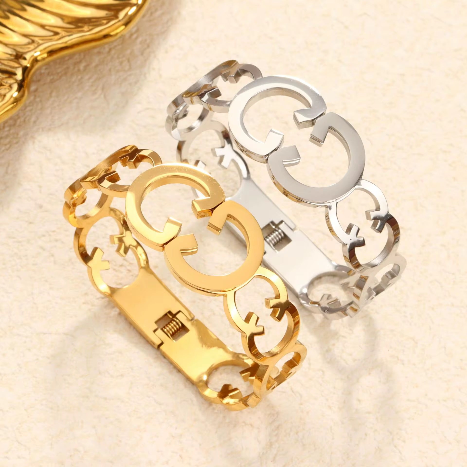 Bracelet Double G Élégance – AVÉLORA