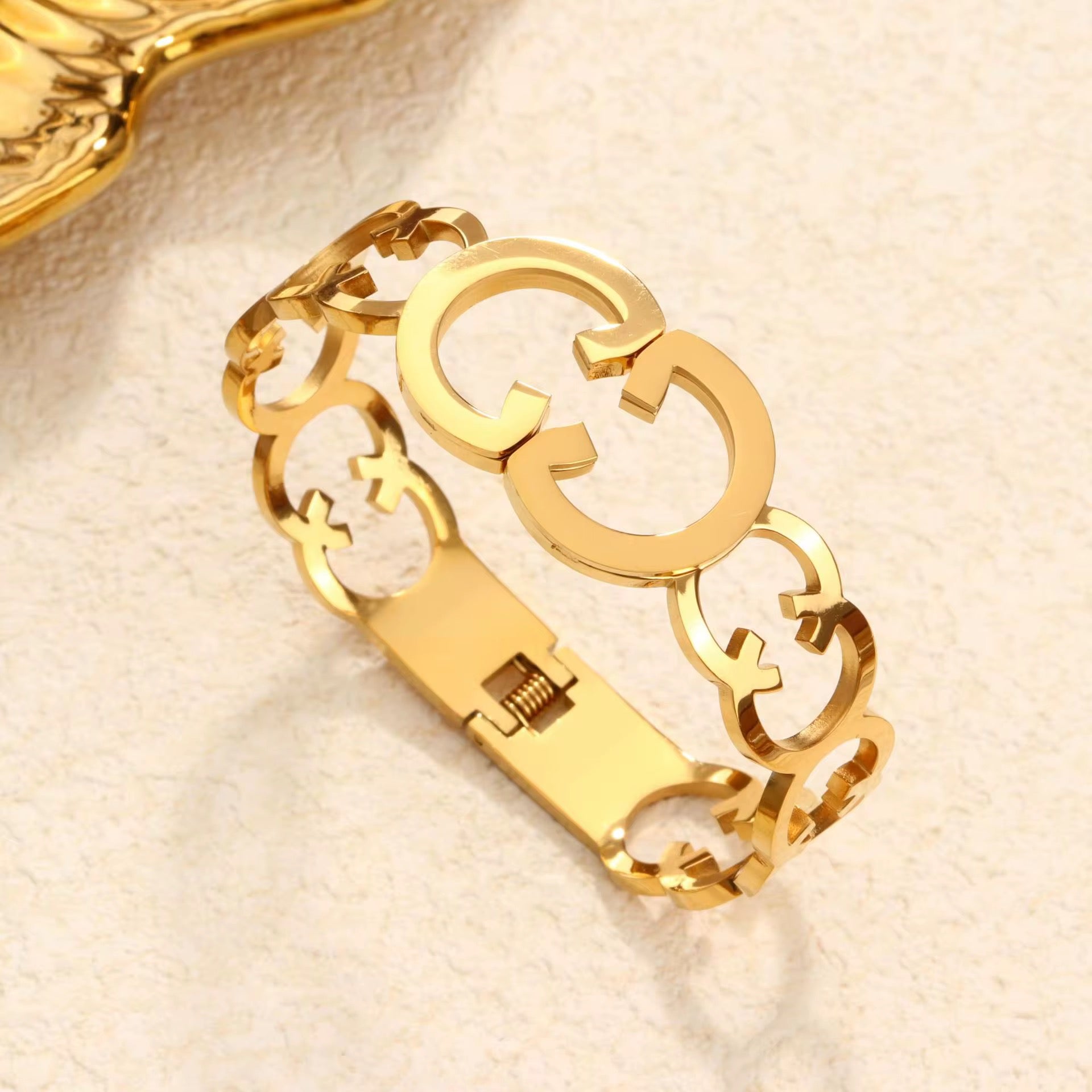 Bracelet Double G Élégance – AVÉLORA