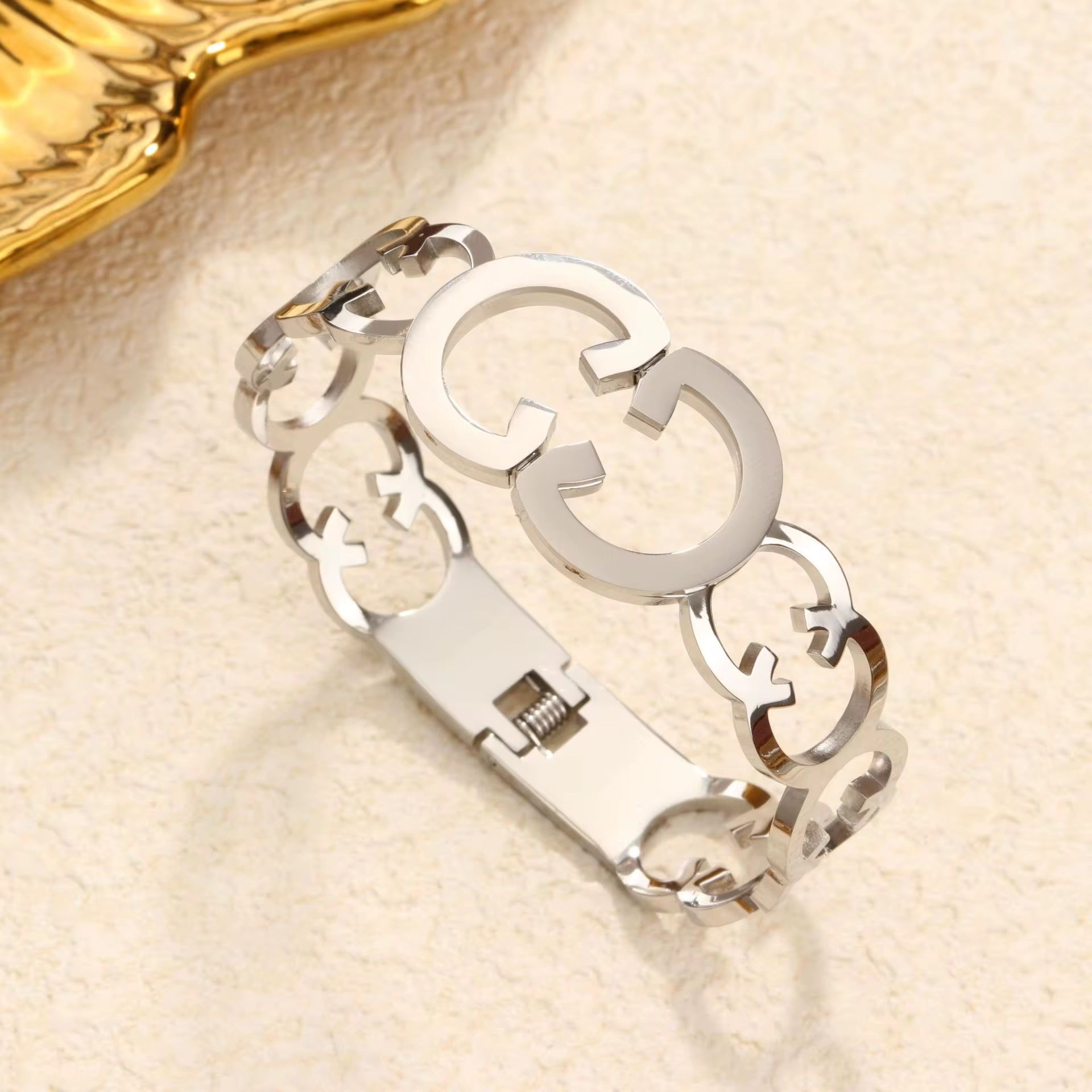 Bracelet Double G Élégance – AVÉLORA